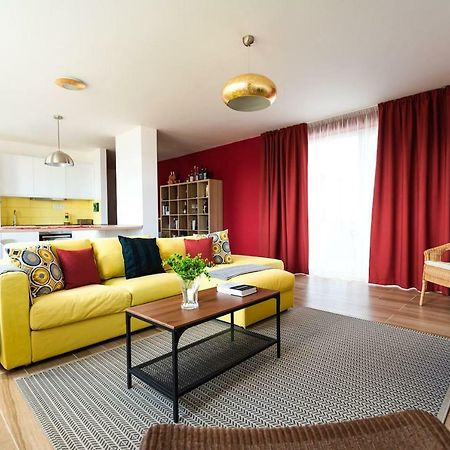 Private 5 Star 3 Room Flat And In-Door Pkg Nitra Exteriör bild