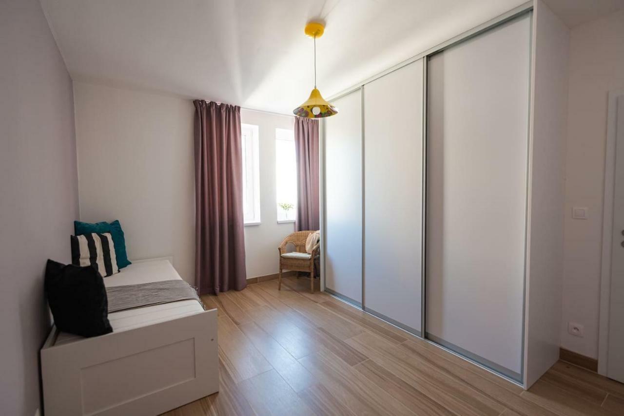 Private 5 Star 3 Room Flat And In-Door Pkg Nitra Exteriör bild