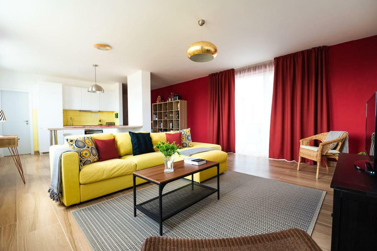 Private 5 Star 3 Room Flat And In-Door Pkg Nitra Exteriör bild