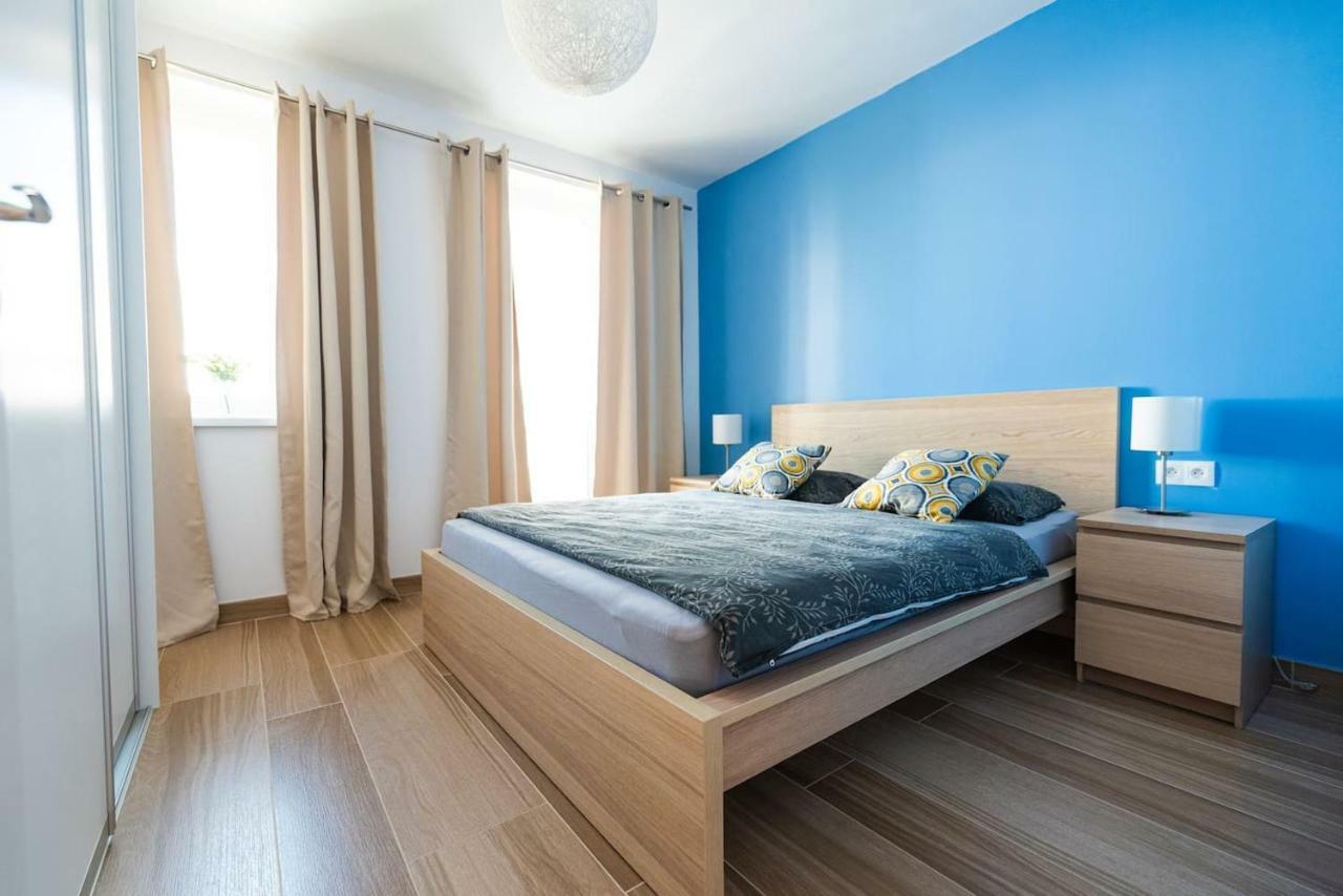 Private 5 Star 3 Room Flat And In-Door Pkg Nitra Exteriör bild